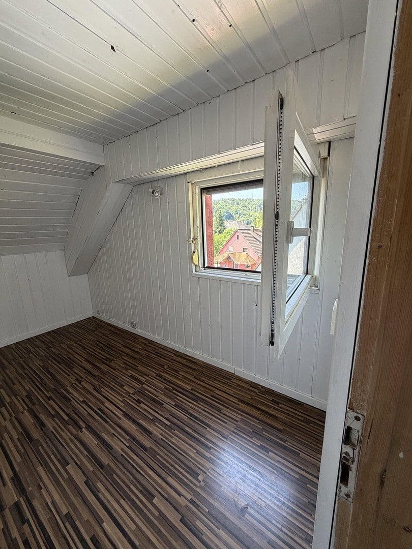 Predaj domu 185 m², pozemok 3.358 m², Adelsheim, Bádensko-Wurttembersko Predaj domu 185 m², pozemok 3.358 m², Adelsheim, Bádensko-Wurttembersko