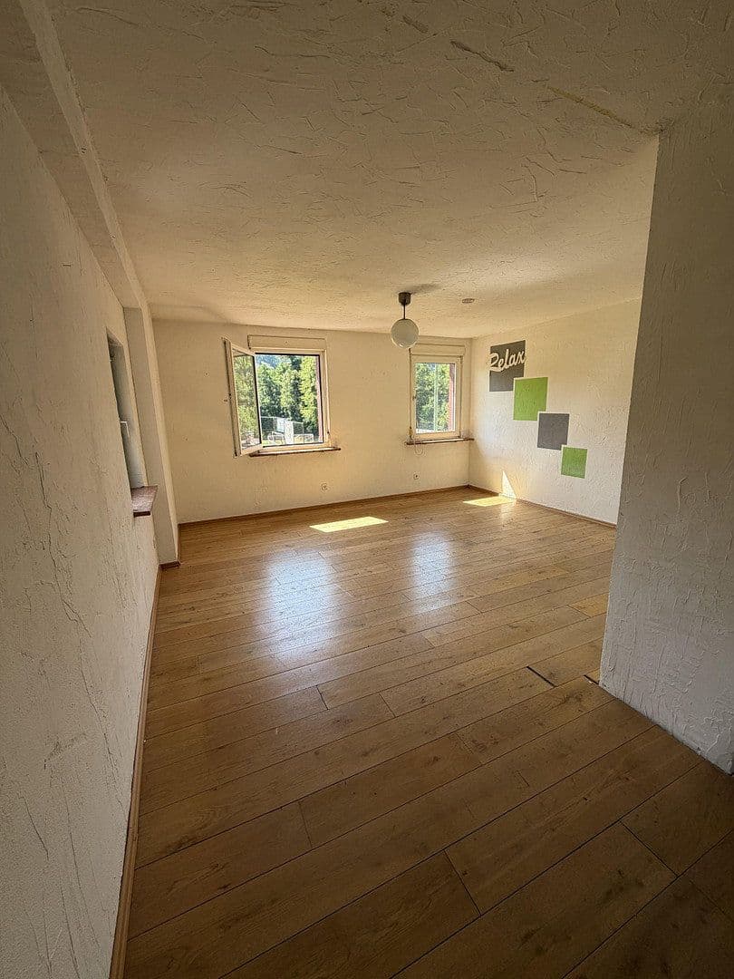 Predaj domu 185 m², pozemok 3.358 m², Adelsheim, Bádensko-Wurttembersko Predaj domu 185 m², pozemok 3.358 m², Adelsheim, Bádensko-Wurttembersko