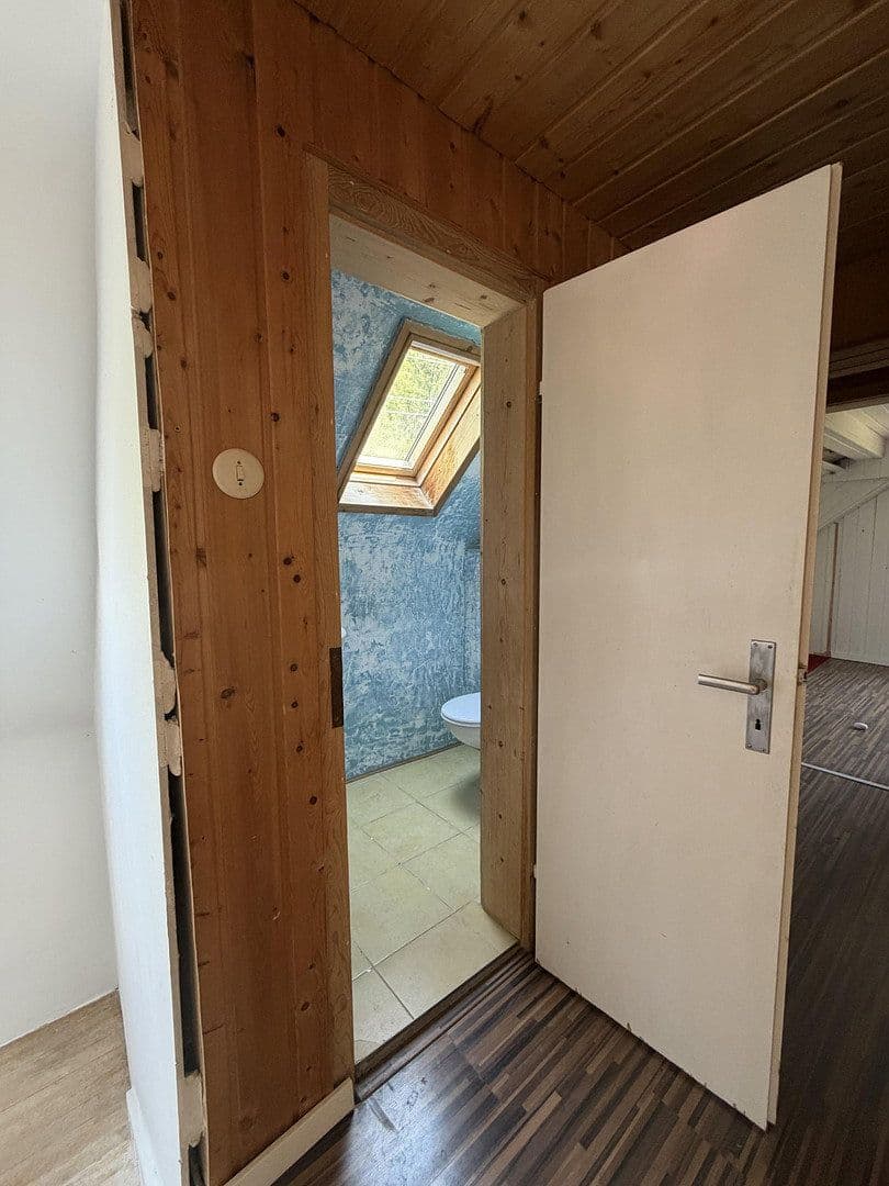 Predaj domu 185 m², pozemok 3.358 m², Adelsheim, Bádensko-Wurttembersko Predaj domu 185 m², pozemok 3.358 m², Adelsheim, Bádensko-Wurttembersko
