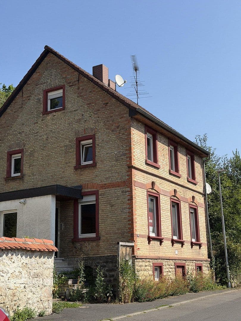 Predaj domu 185 m², pozemok 3.358 m², Adelsheim, Bádensko-Wurttembersko Predaj domu 185 m², pozemok 3.358 m², Adelsheim, Bádensko-Wurttembersko