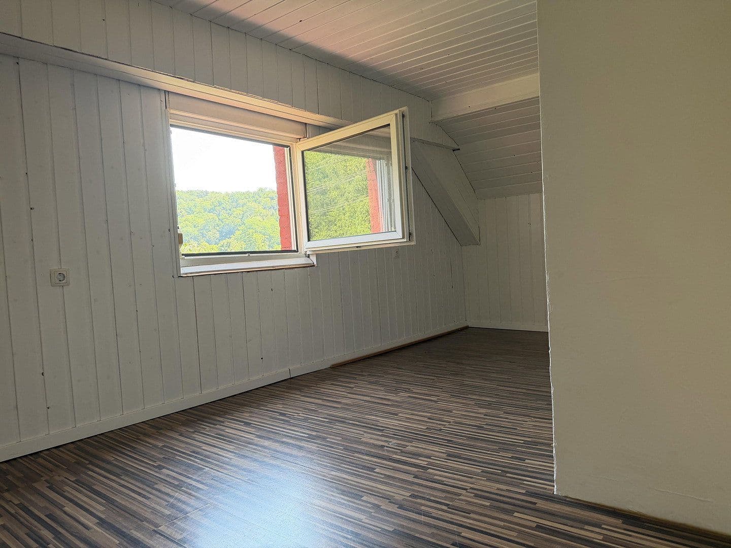 Predaj domu 185 m², pozemok 3.358 m², Adelsheim, Bádensko-Wurttembersko Predaj domu 185 m², pozemok 3.358 m², Adelsheim, Bádensko-Wurttembersko