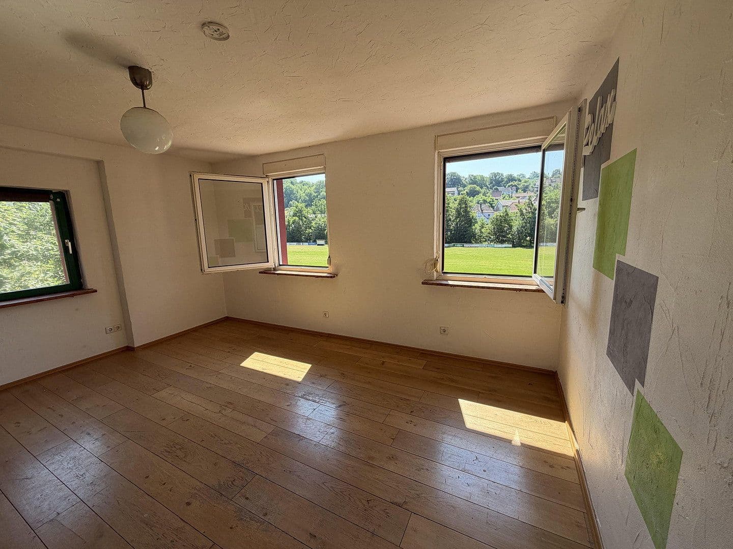Predaj domu 185 m², pozemok 3.358 m², Adelsheim, Bádensko-Wurttembersko Predaj domu 185 m², pozemok 3.358 m², Adelsheim, Bádensko-Wurttembersko