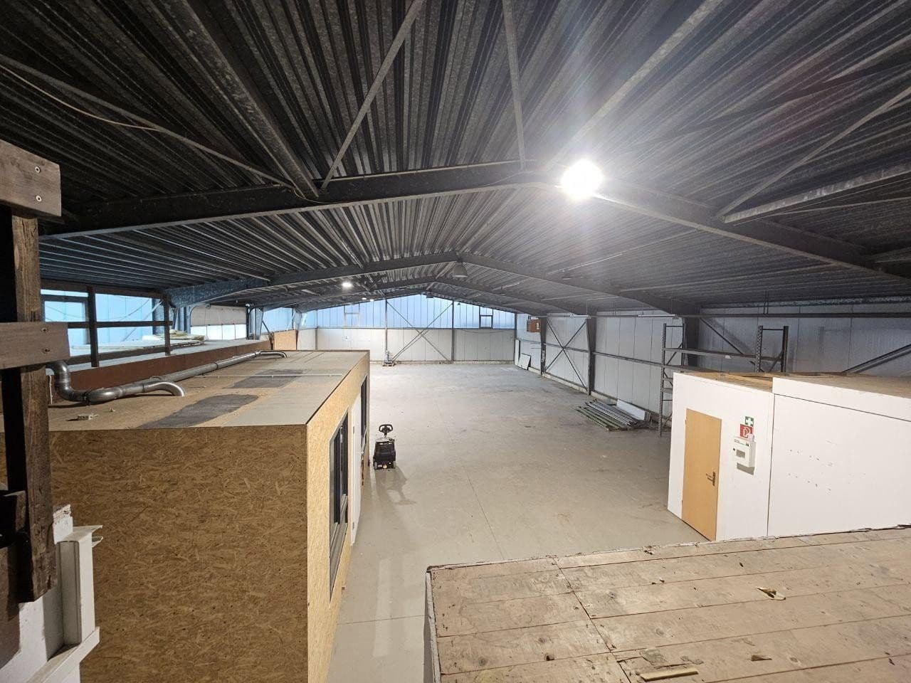 Prenájom nebytového priestoru 4.000 m², Tostedt, Dolné Sasko Prenájom nebytového priestoru 4.000 m², Tostedt, Dolné Sasko