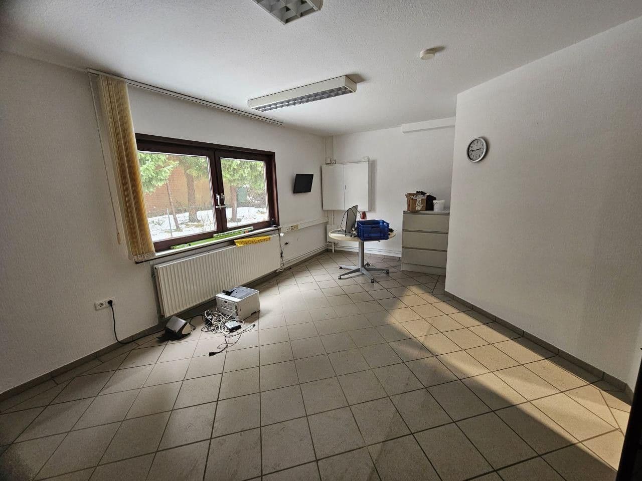 Prenájom nebytového priestoru 4.000 m², Tostedt, Dolné Sasko Prenájom nebytového priestoru 4.000 m², Tostedt, Dolné Sasko