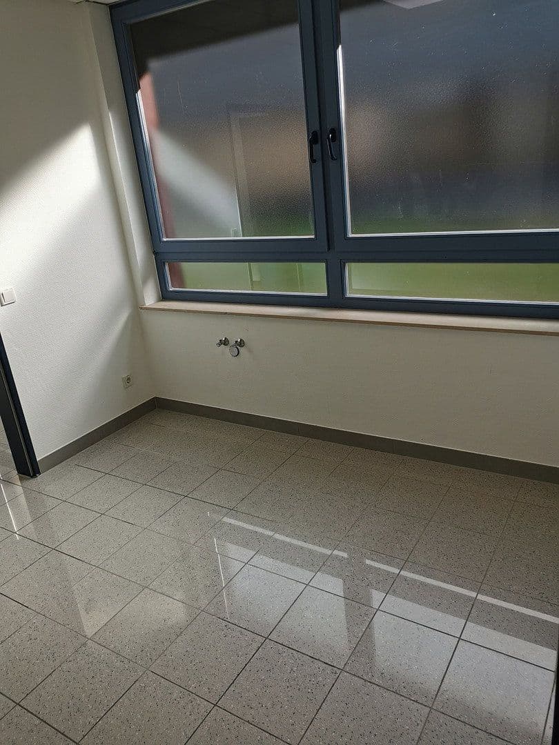 Prenájom kancelárie 248 m², Oldenburger Straße 25, Delmenhorst, Dolné Sasko Prenájom kancelárie 248 m², Oldenburger Straße 25, Delmenhorst, Dolné Sasko