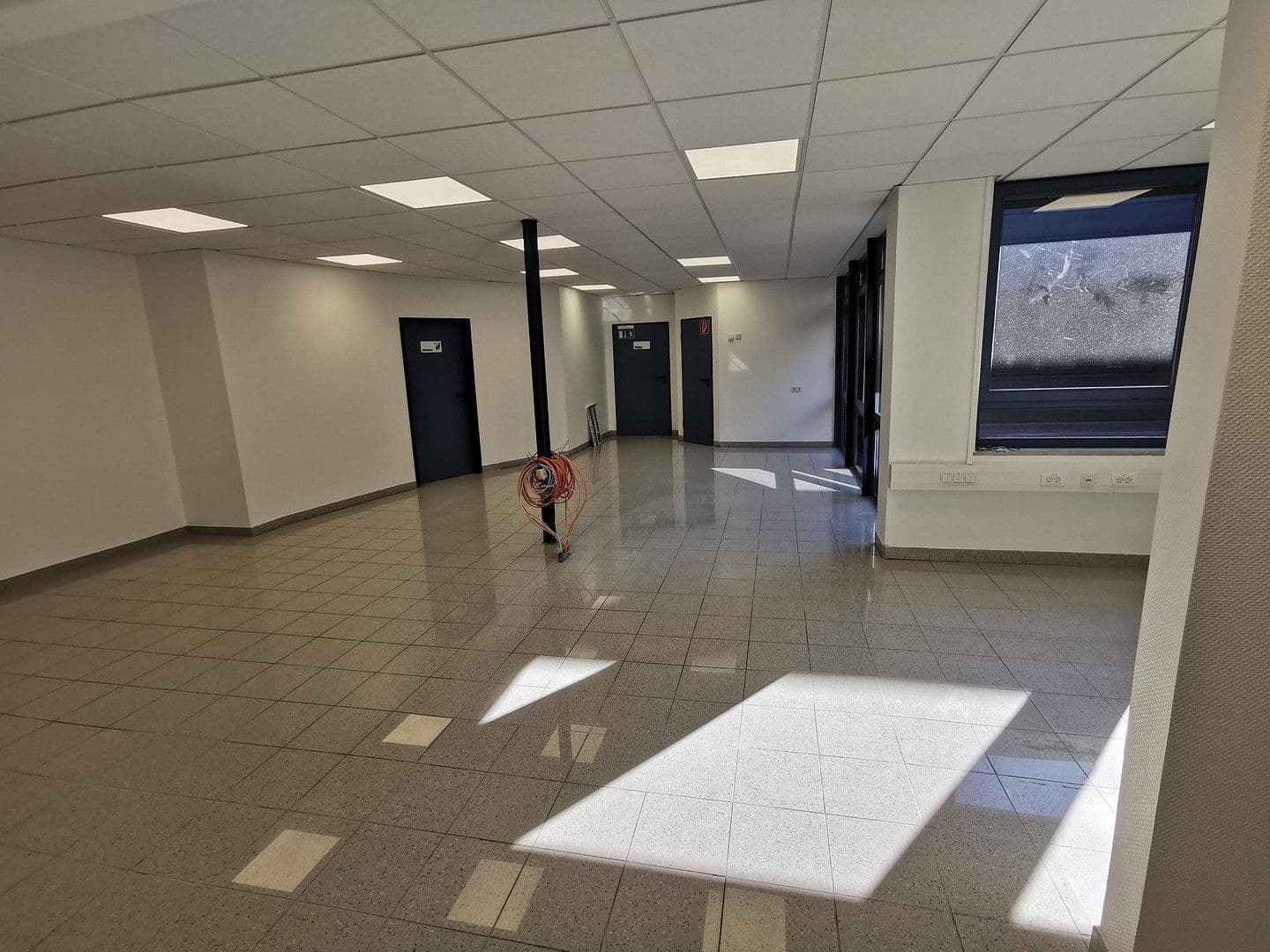 Prenájom kancelárie 248 m², Oldenburger Straße 25, Delmenhorst, Dolné Sasko Prenájom kancelárie 248 m², Oldenburger Straße 25, Delmenhorst, Dolné Sasko
