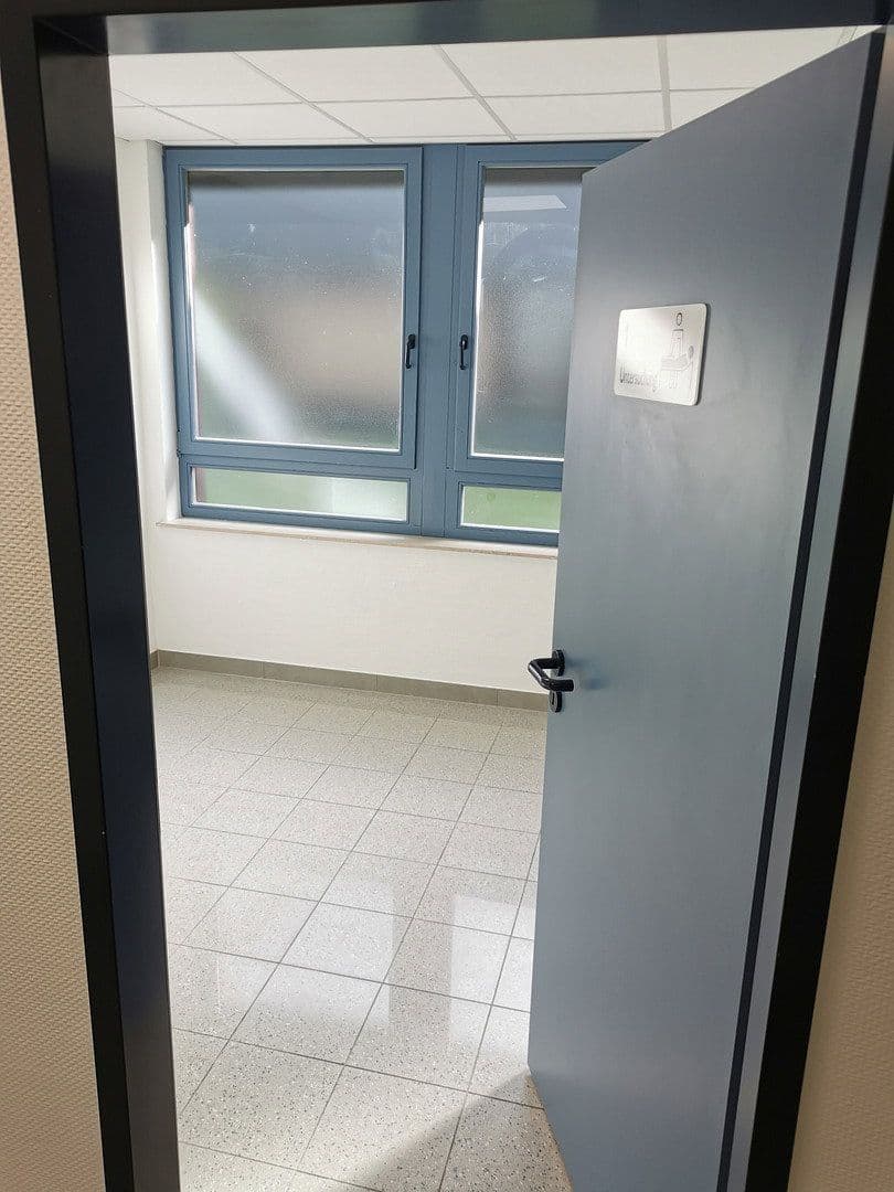Prenájom kancelárie 248 m², Oldenburger Straße 25, Delmenhorst, Dolné Sasko Prenájom kancelárie 248 m², Oldenburger Straße 25, Delmenhorst, Dolné Sasko