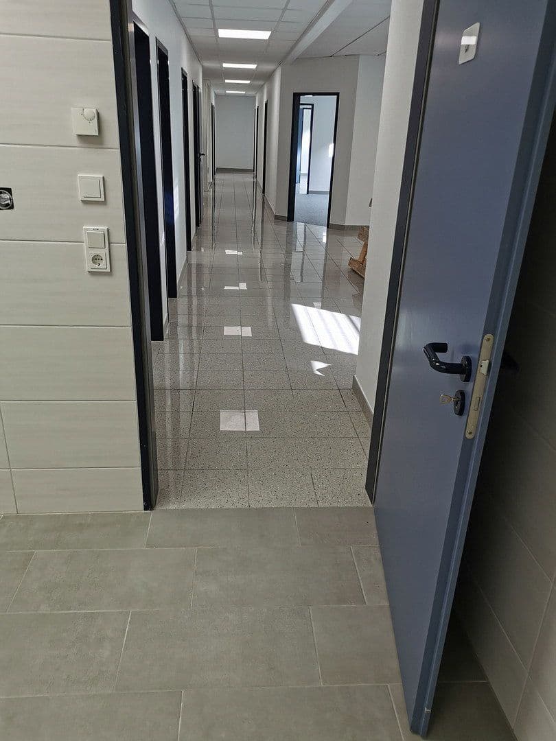 Prenájom kancelárie 248 m², Oldenburger Straße 25, Delmenhorst, Dolné Sasko Prenájom kancelárie 248 m², Oldenburger Straße 25, Delmenhorst, Dolné Sasko