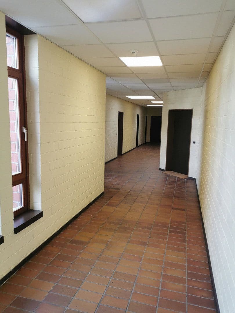 Prenájom kancelárie 248 m², Oldenburger Straße 25, Delmenhorst, Dolné Sasko Prenájom kancelárie 248 m², Oldenburger Straße 25, Delmenhorst, Dolné Sasko