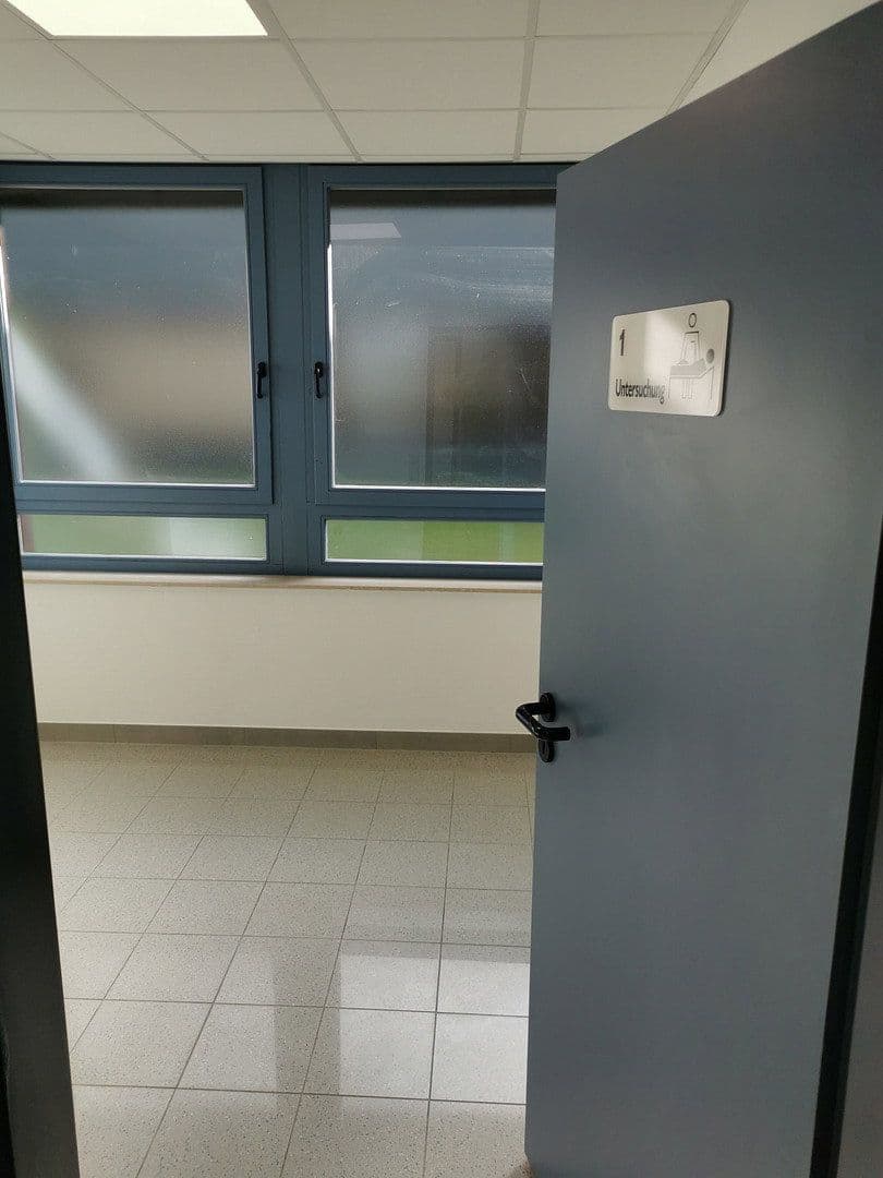 Prenájom kancelárie 248 m², Oldenburger Straße 25, Delmenhorst, Dolné Sasko Prenájom kancelárie 248 m², Oldenburger Straße 25, Delmenhorst, Dolné Sasko