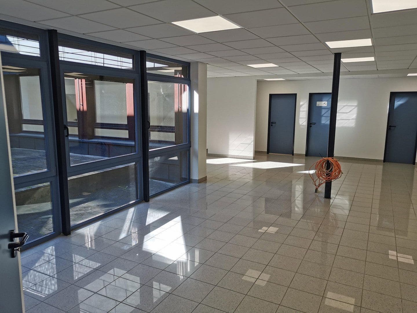 Prenájom kancelárie 248 m², Oldenburger Straße 25, Delmenhorst, Dolné Sasko Prenájom kancelárie 248 m², Oldenburger Straße 25, Delmenhorst, Dolné Sasko