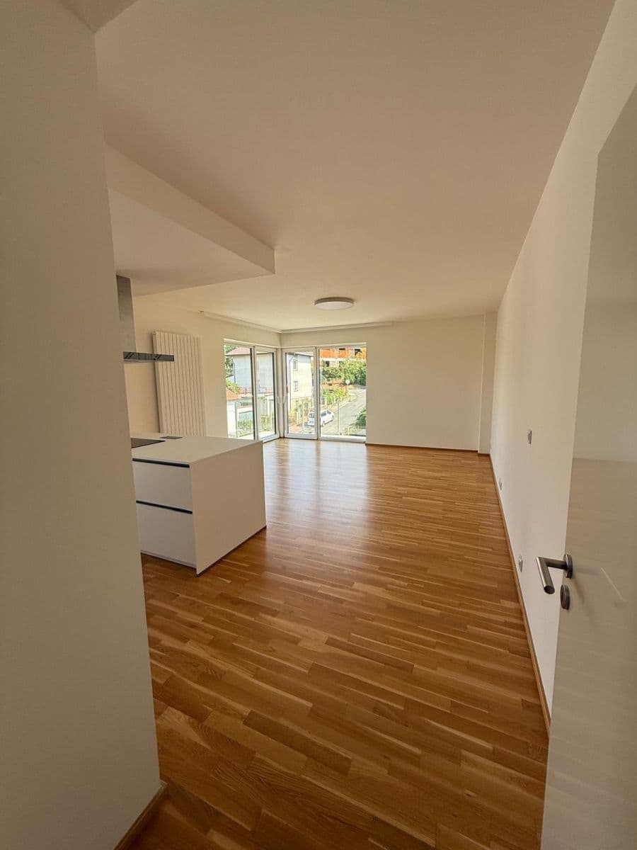 Prenájom bytu 3-izbový 105 m², Herdovská, Praha, Praha Prenájom bytu 3-izbový 105 m², Herdovská, Praha, Praha