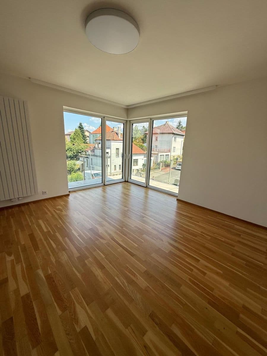 Prenájom bytu 3-izbový 105 m², Herdovská, Praha, Praha Prenájom bytu 3-izbový 105 m², Herdovská, Praha, Praha