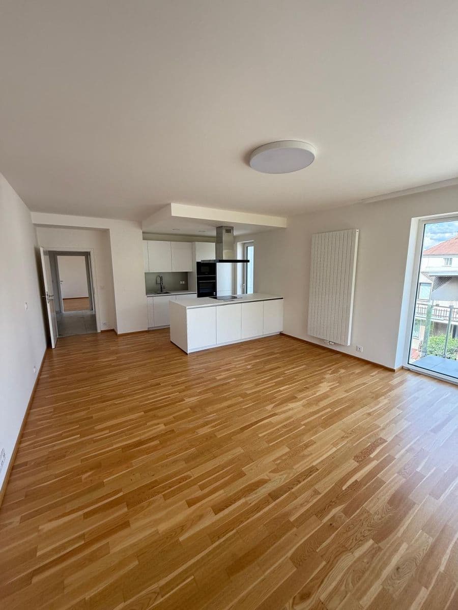 Prenájom bytu 3-izbový 105 m², Herdovská, Praha, Praha Prenájom bytu 3-izbový 105 m², Herdovská, Praha, Praha
