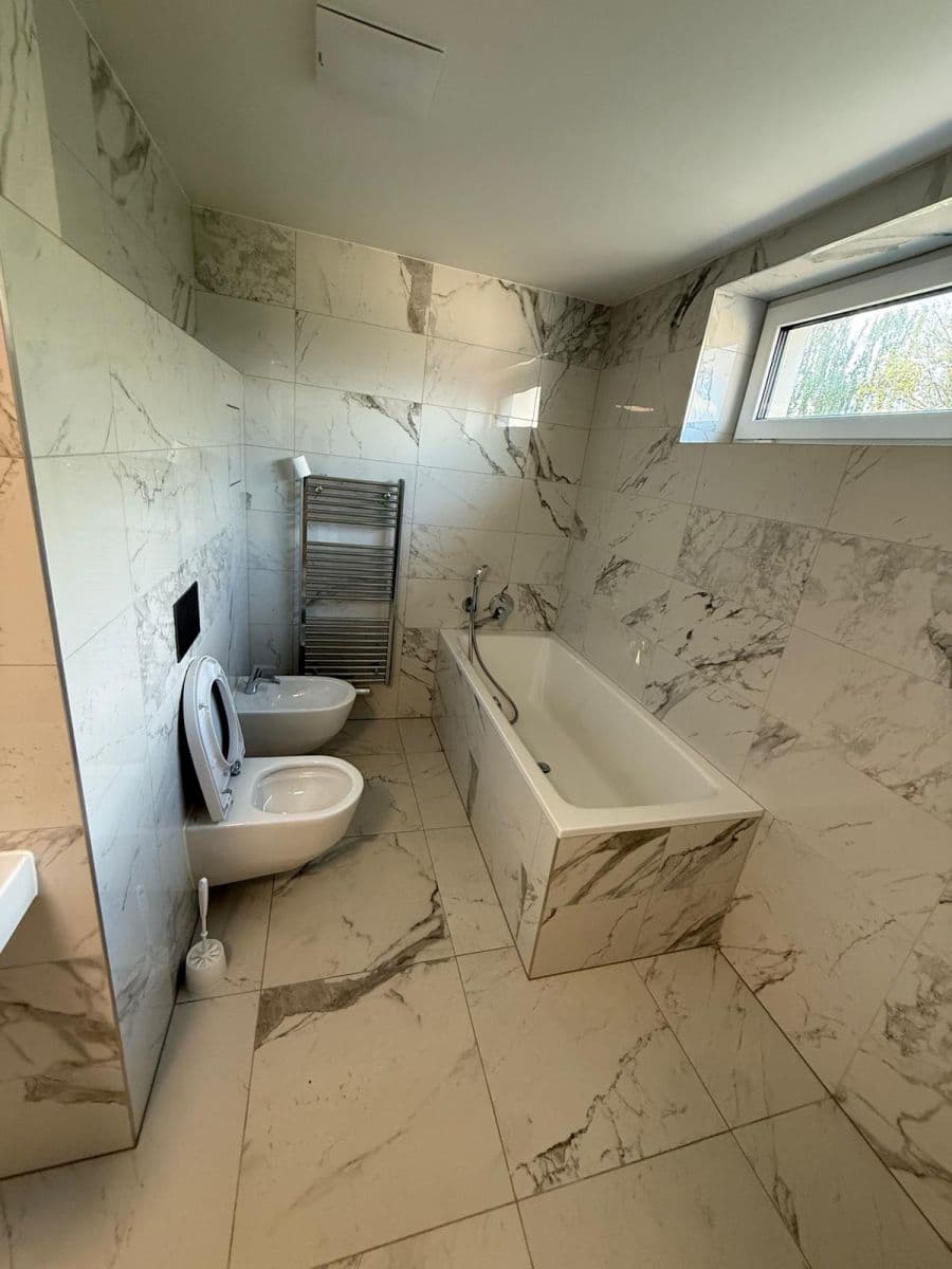 Prenájom bytu 3-izbový 105 m², Herdovská, Praha, Praha Prenájom bytu 3-izbový 105 m², Herdovská, Praha, Praha