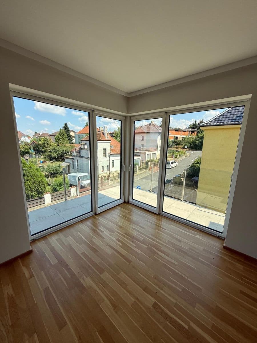 Prenájom bytu 3-izbový 105 m², Herdovská, Praha, Praha Prenájom bytu 3-izbový 105 m², Herdovská, Praha, Praha