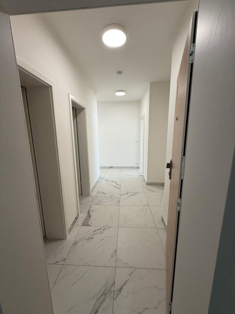 Prenájom bytu 3-izbový 105 m², Herdovská, Praha, Praha Prenájom bytu 3-izbový 105 m², Herdovská, Praha, Praha