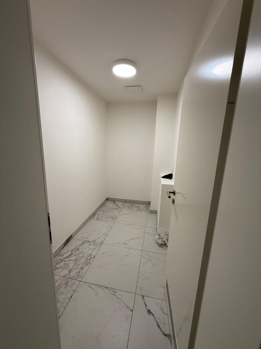 Prenájom bytu 3-izbový 105 m², Herdovská, Praha, Praha Prenájom bytu 3-izbový 105 m², Herdovská, Praha, Praha