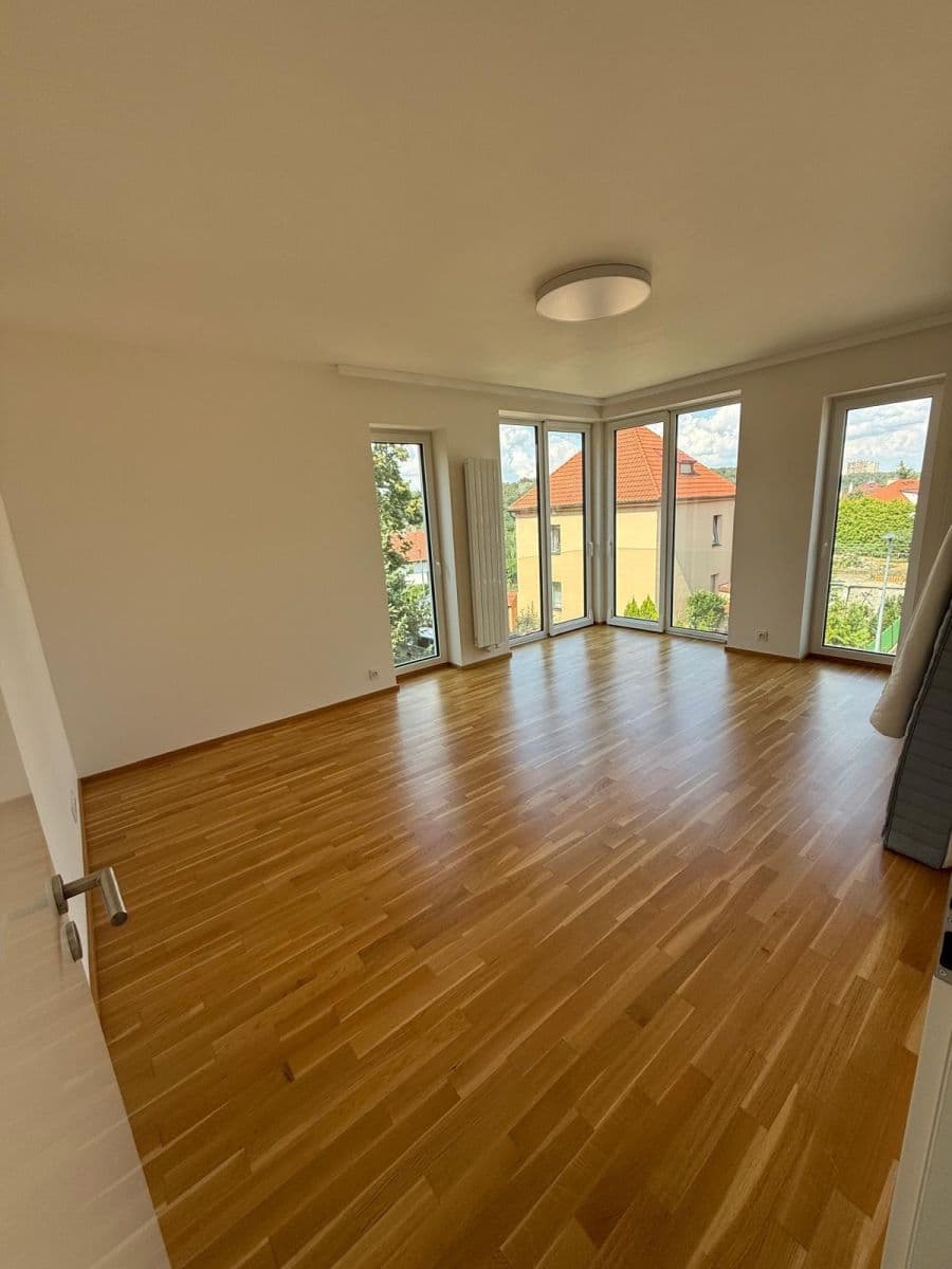 Prenájom bytu 3-izbový 105 m², Herdovská, Praha, Praha Prenájom bytu 3-izbový 105 m², Herdovská, Praha, Praha