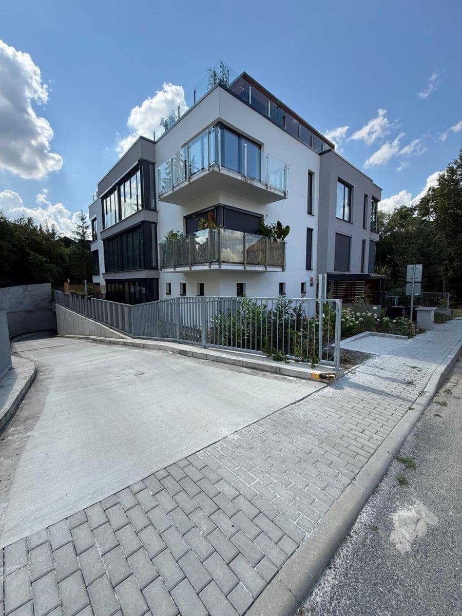Prenájom bytu 3-izbový 105 m², Herdovská, Praha, Praha Prenájom bytu 3-izbový 105 m², Herdovská, Praha, Praha