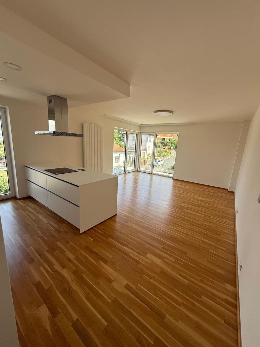Prenájom bytu 3-izbový 105 m², Herdovská, Praha, Praha Prenájom bytu 3-izbový 105 m², Herdovská, Praha, Praha