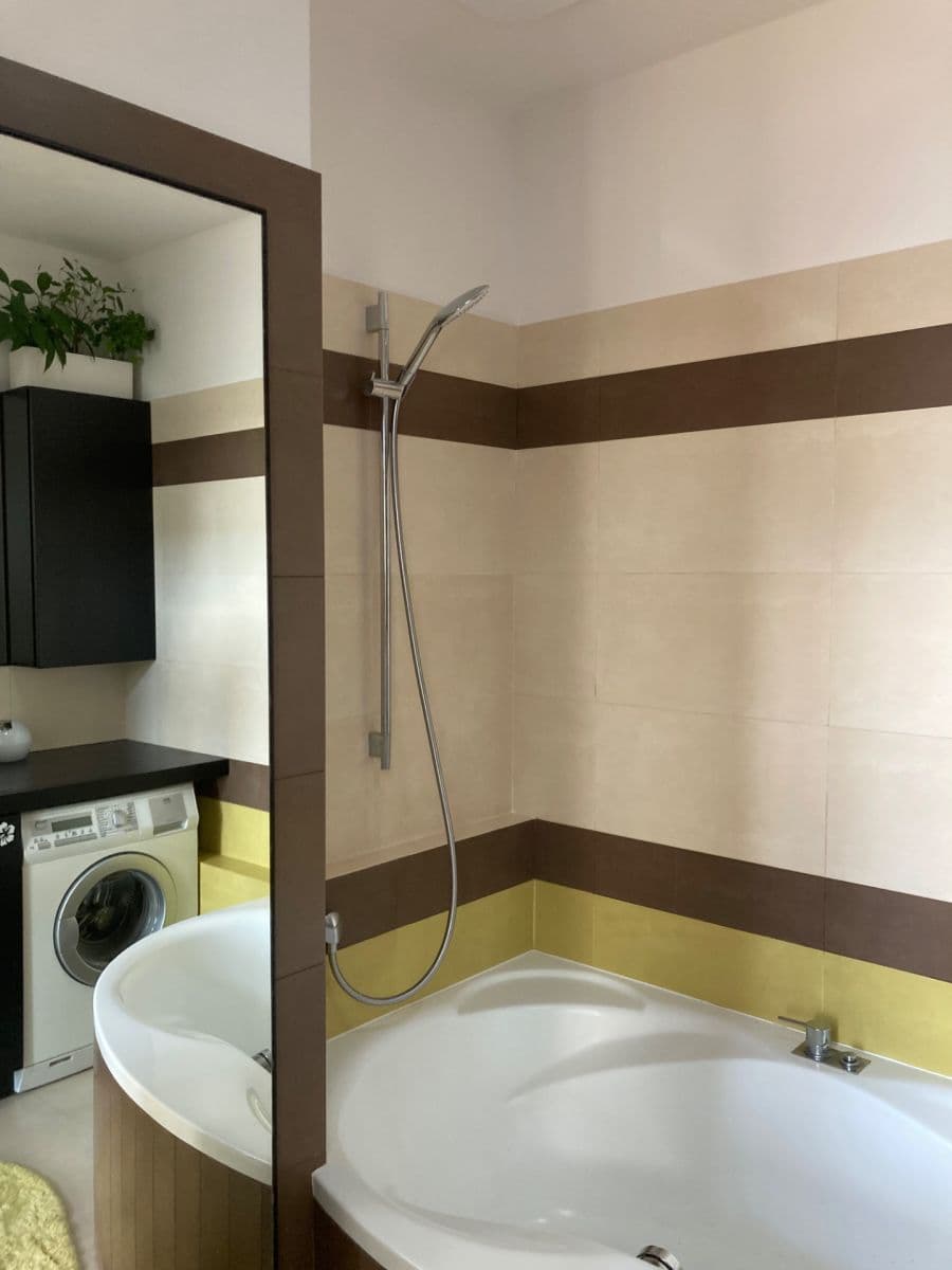 Prenájom bytu 2-izbový 56 m², U Náměstí, Dolní Břežany, Středočeský kraj Prenájom bytu 2-izbový 56 m², U Náměstí, Dolní Břežany, Středočeský kraj