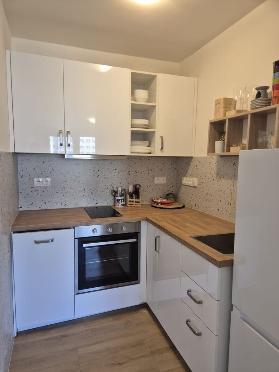Prenájom bytu 2-izbový 43 m², Chabařovická, Praha, Praha Prenájom bytu 2-izbový 43 m², Chabařovická, Praha, Praha
