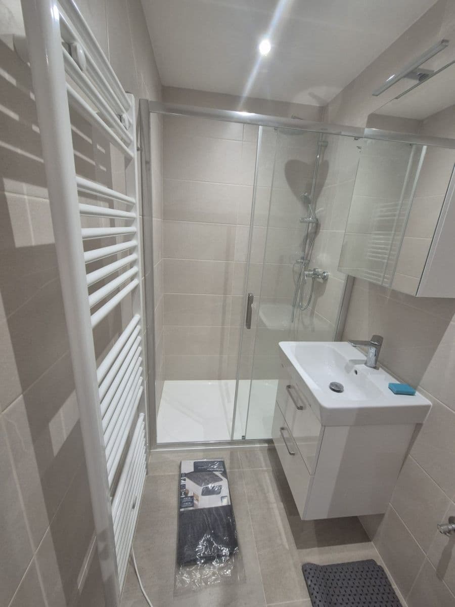 Prenájom bytu 2-izbový 43 m², Chabařovická, Praha, Praha Prenájom bytu 2-izbový 43 m², Chabařovická, Praha, Praha