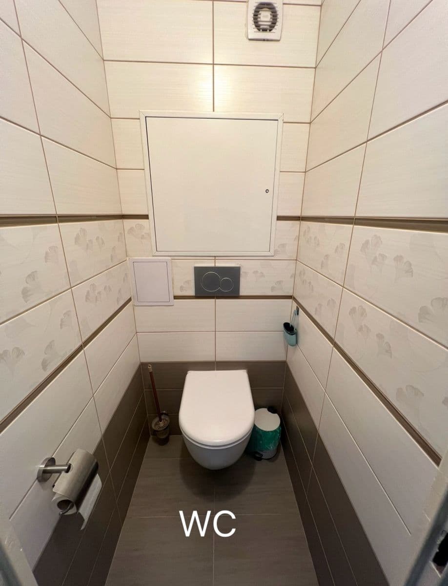 Prenájom bytu 4-izbový 13 m², Mezi Školami, Praha, Praha Prenájom bytu 4-izbový 13 m², Mezi Školami, Praha, Praha