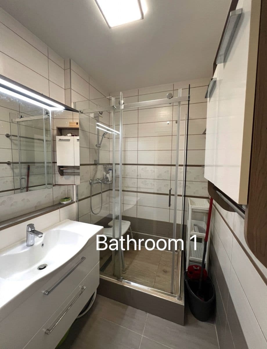 Prenájom bytu 4-izbový 13 m², Mezi Školami, Praha, Praha Prenájom bytu 4-izbový 13 m², Mezi Školami, Praha, Praha