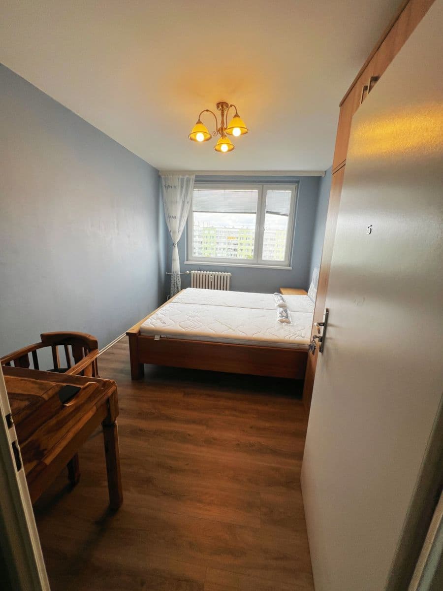 Prenájom bytu 4-izbový 13 m², Mezi Školami, Praha, Praha Prenájom bytu 4-izbový 13 m², Mezi Školami, Praha, Praha