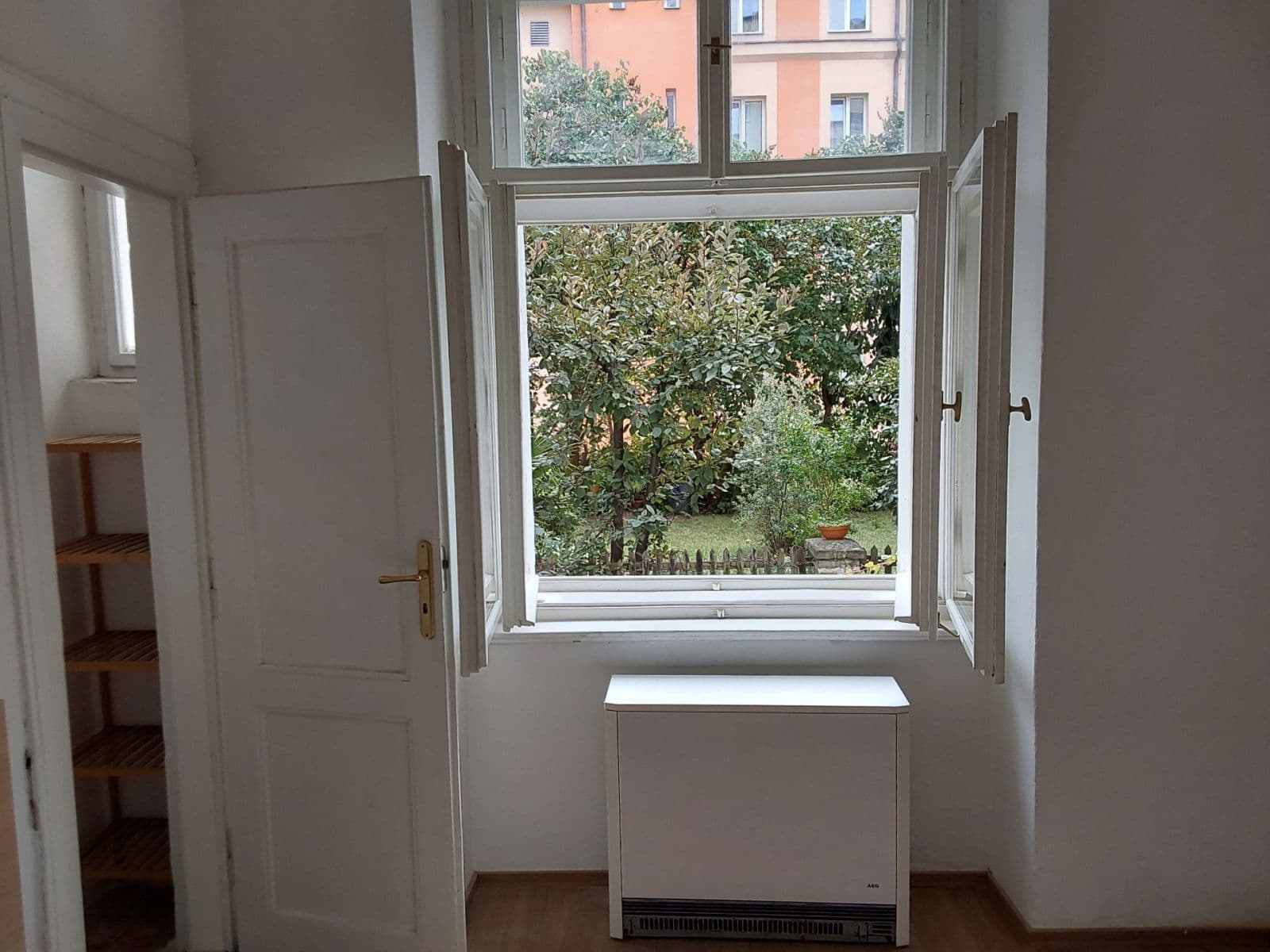 Prenájom bytu 2-izbový 42 m², Madridská, Praha, Praha Prenájom bytu 2-izbový 42 m², Madridská, Praha, Praha