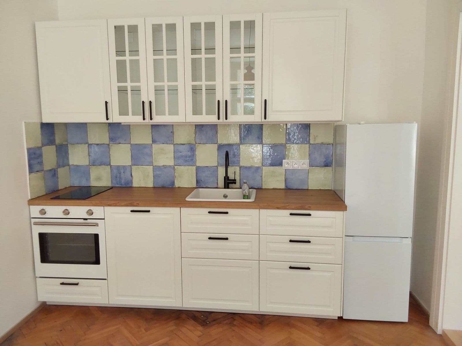 Prenájom bytu 2-izbový 42 m², Madridská, Praha, Praha Prenájom bytu 2-izbový 42 m², Madridská, Praha, Praha