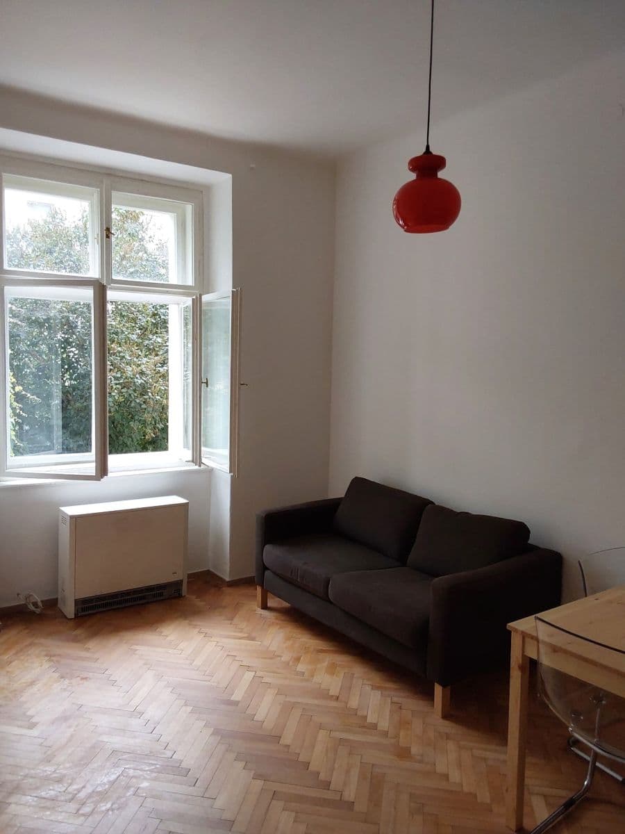 Prenájom bytu 2-izbový 42 m², Madridská, Praha, Praha Prenájom bytu 2-izbový 42 m², Madridská, Praha, Praha