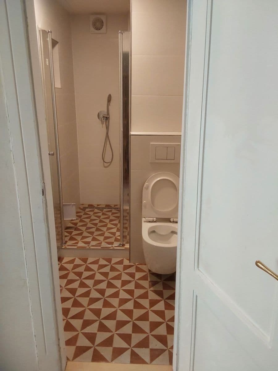 Prenájom bytu 2-izbový 42 m², Madridská, Praha, Praha Prenájom bytu 2-izbový 42 m², Madridská, Praha, Praha
