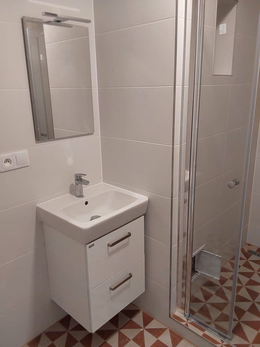Prenájom bytu 2-izbový 42 m², Madridská, Praha, Praha Prenájom bytu 2-izbový 42 m², Madridská, Praha, Praha