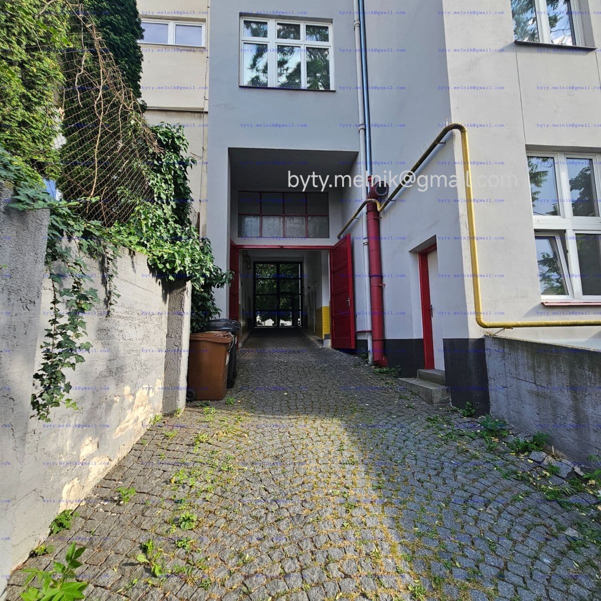 Prenájom garáže 14 m², Parléřova, Praha, Praha Prenájom garáže 14 m², Parléřova, Praha, Praha