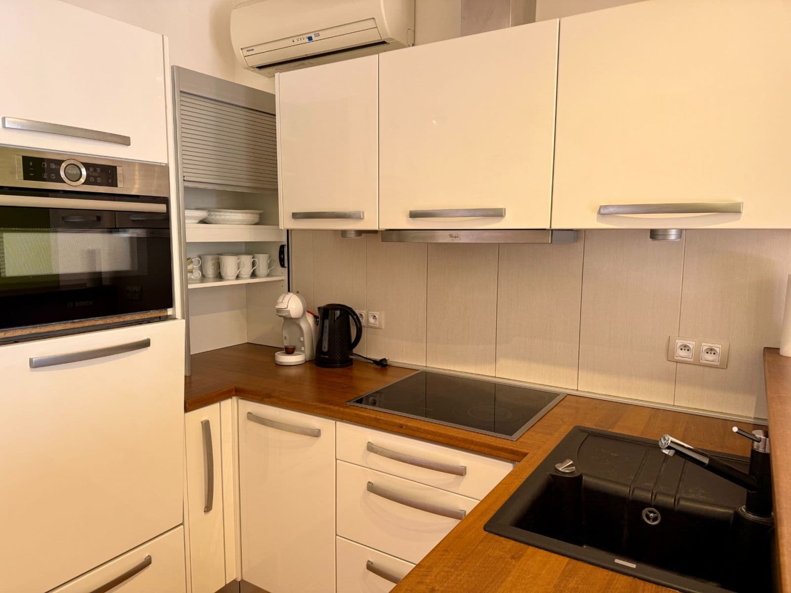 Prenájom bytu 2-izbový 62 m², Bořivojova, Praha, Praha Prenájom bytu 2-izbový 62 m², Bořivojova, Praha, Praha