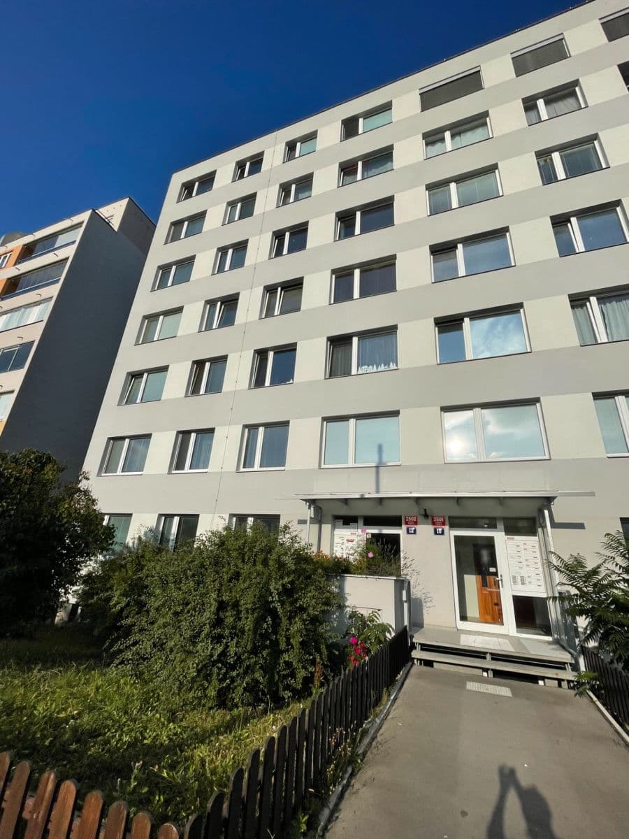 Prenájom bytu 3-izbový 73 m², Pavrovského, Praha, Praha Prenájom bytu 3-izbový 73 m², Pavrovského, Praha, Praha