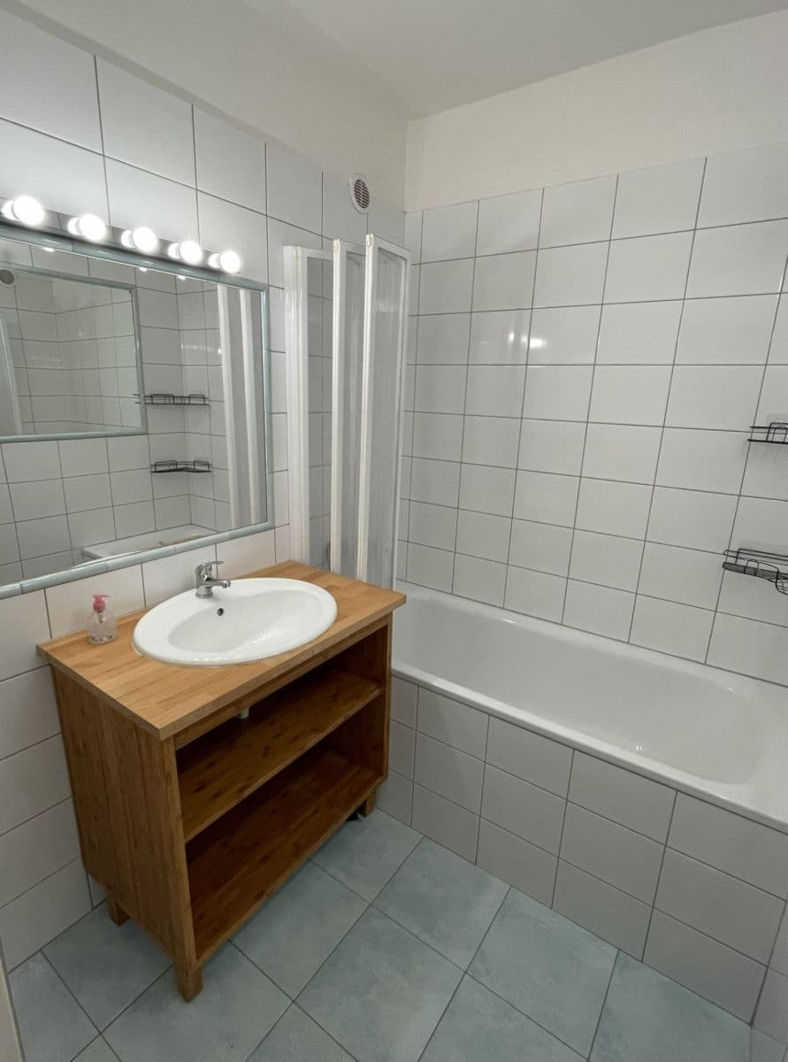 Prenájom bytu 3-izbový 73 m², Pavrovského, Praha, Praha Prenájom bytu 3-izbový 73 m², Pavrovského, Praha, Praha