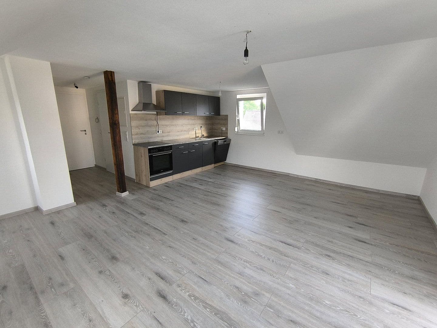 Prenájom bytu 2-izbový 65 m², Göppingen, Bádensko-Wurttembersko Prenájom bytu 2-izbový 65 m², Göppingen, Bádensko-Wurttembersko