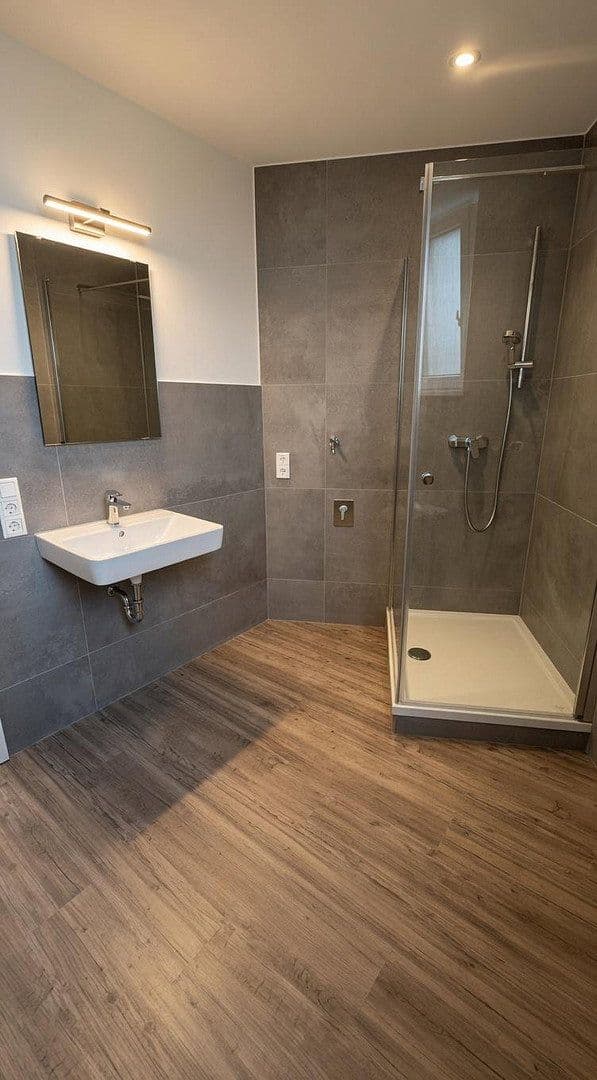 Prenájom bytu 4-izbový 120 m², Dellstr.1A, Duisburg, Severné Porýnie - Westfálsko Prenájom bytu 4-izbový 120 m², Dellstr.1A, Duisburg, Severné Porýnie - Westfálsko