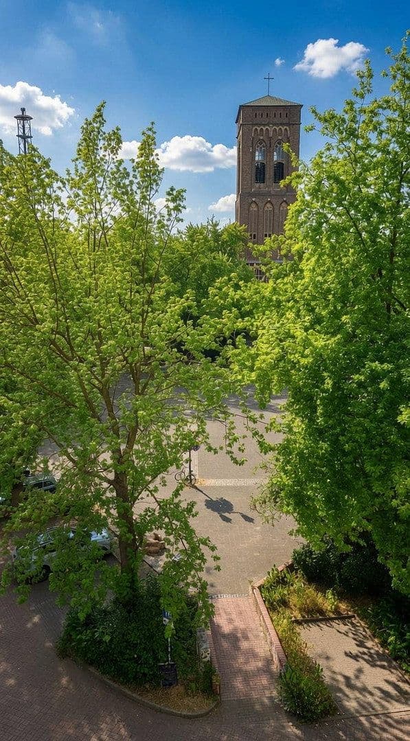 Prenájom bytu 4-izbový 120 m², Dellstr.1A, Duisburg, Severné Porýnie - Westfálsko Prenájom bytu 4-izbový 120 m², Dellstr.1A, Duisburg, Severné Porýnie - Westfálsko