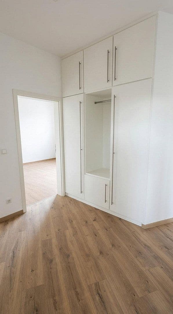 Prenájom bytu 4-izbový 120 m², Dellstr.1A, Duisburg, Severné Porýnie - Westfálsko Prenájom bytu 4-izbový 120 m², Dellstr.1A, Duisburg, Severné Porýnie - Westfálsko