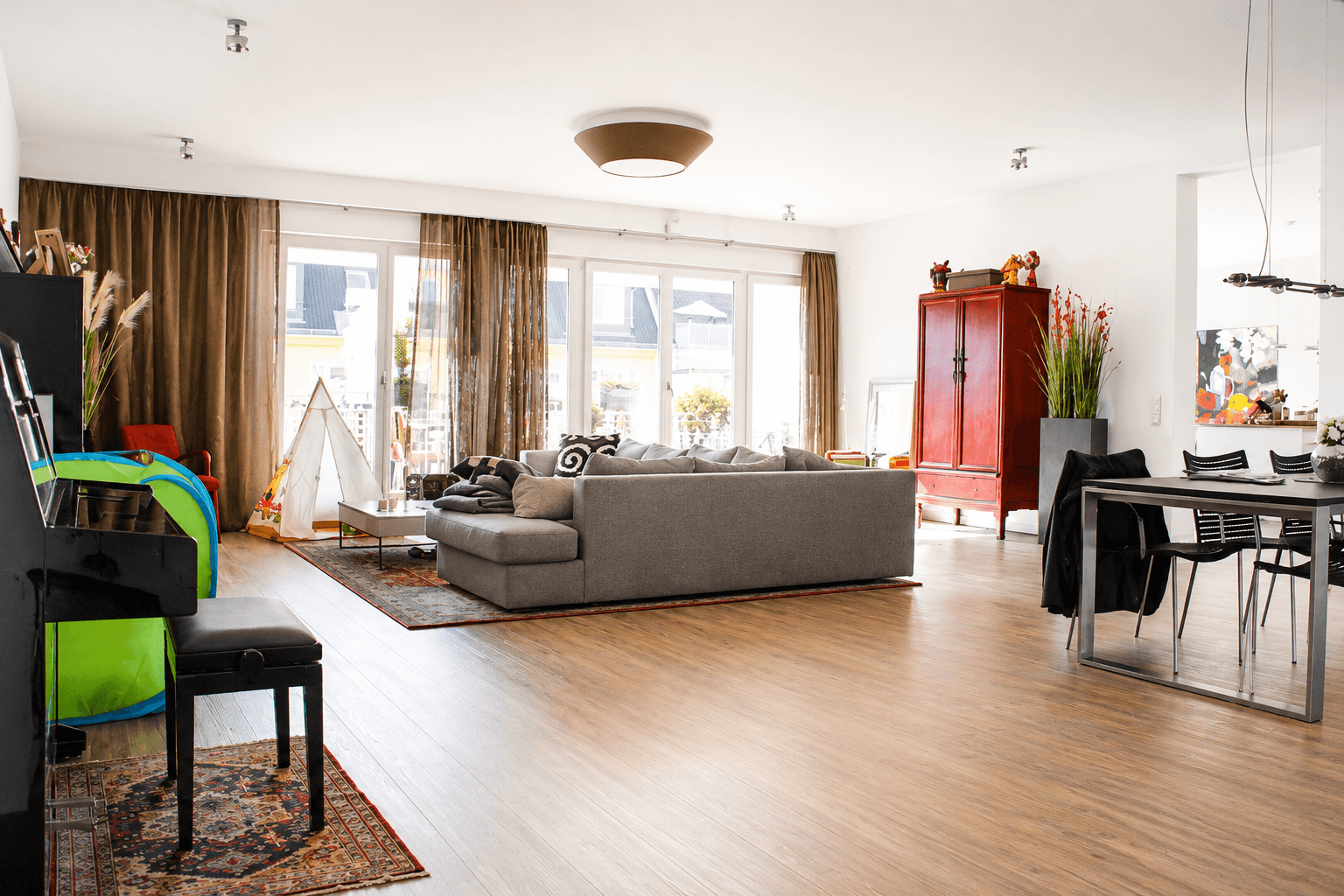 Predaj bytu 4-izbový 220 m², Berlin, Berlín Predaj bytu 4-izbový 220 m², Berlin, Berlín