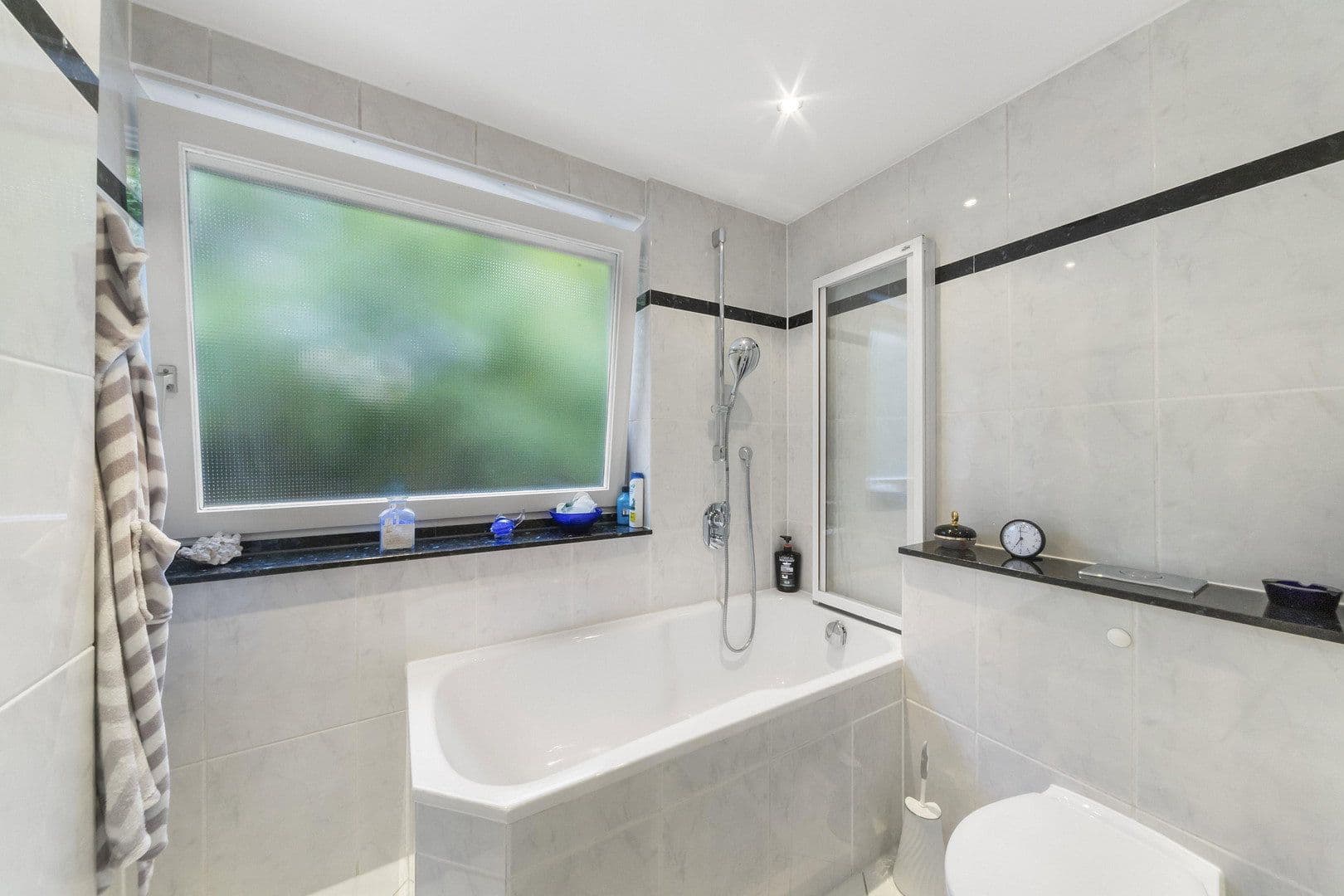 Predaj bytu 4-izbový 120 m², Berlin, Berlín Predaj bytu 4-izbový 120 m², Berlin, Berlín