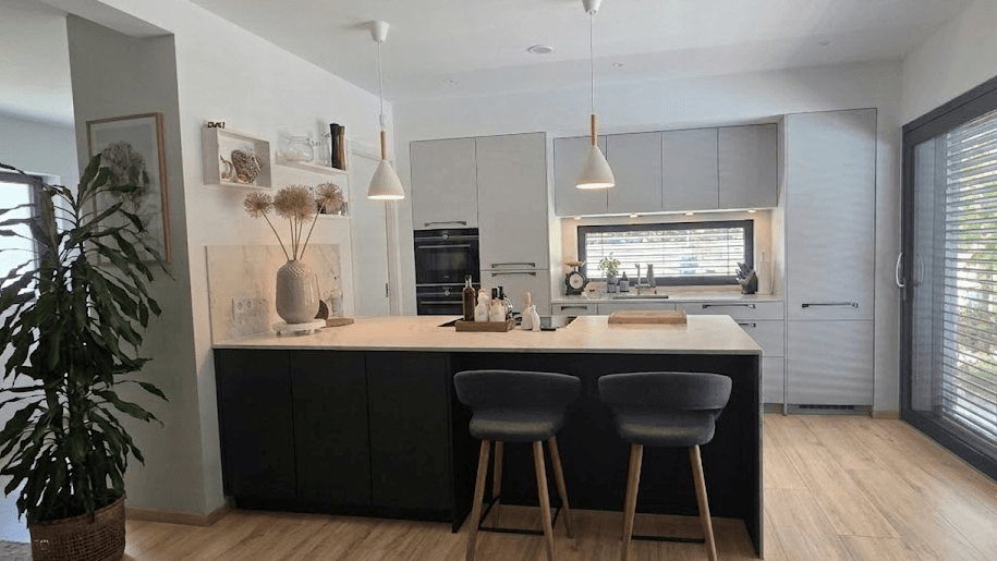Predaj domu 153 m², pozemok 840 m², Pettendorf, Bavorsko Predaj domu 153 m², pozemok 840 m², Pettendorf, Bavorsko