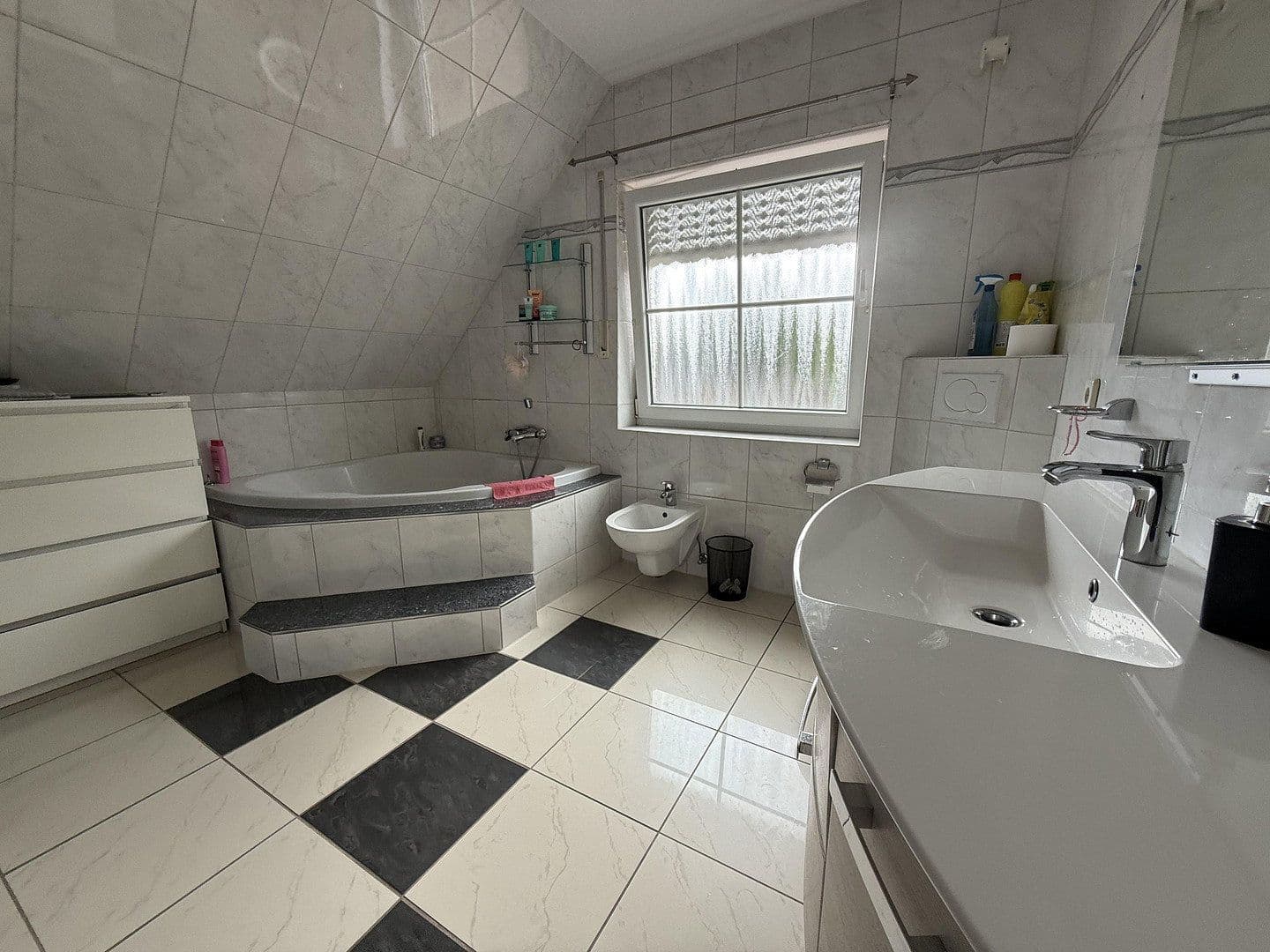 Predaj domu 120 m², pozemok 300 m², Isernhagen, Isernhagen, Dolné Sasko Predaj domu 120 m², pozemok 300 m², Isernhagen, Isernhagen, Dolné Sasko