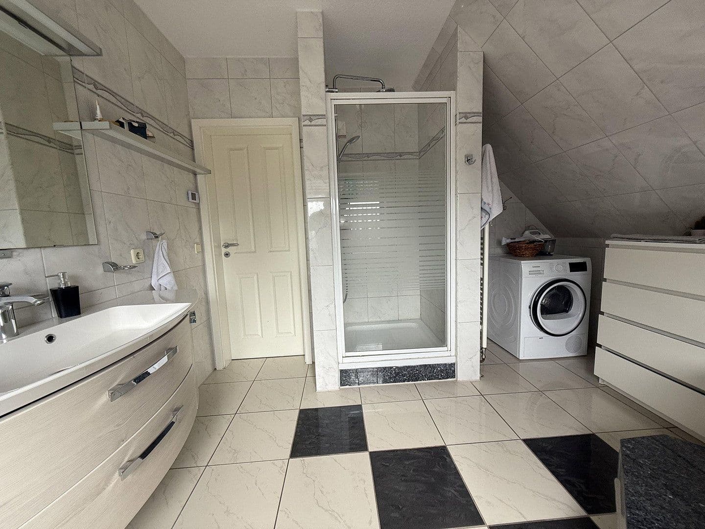 Predaj domu 120 m², pozemok 300 m², Isernhagen, Isernhagen, Dolné Sasko Predaj domu 120 m², pozemok 300 m², Isernhagen, Isernhagen, Dolné Sasko