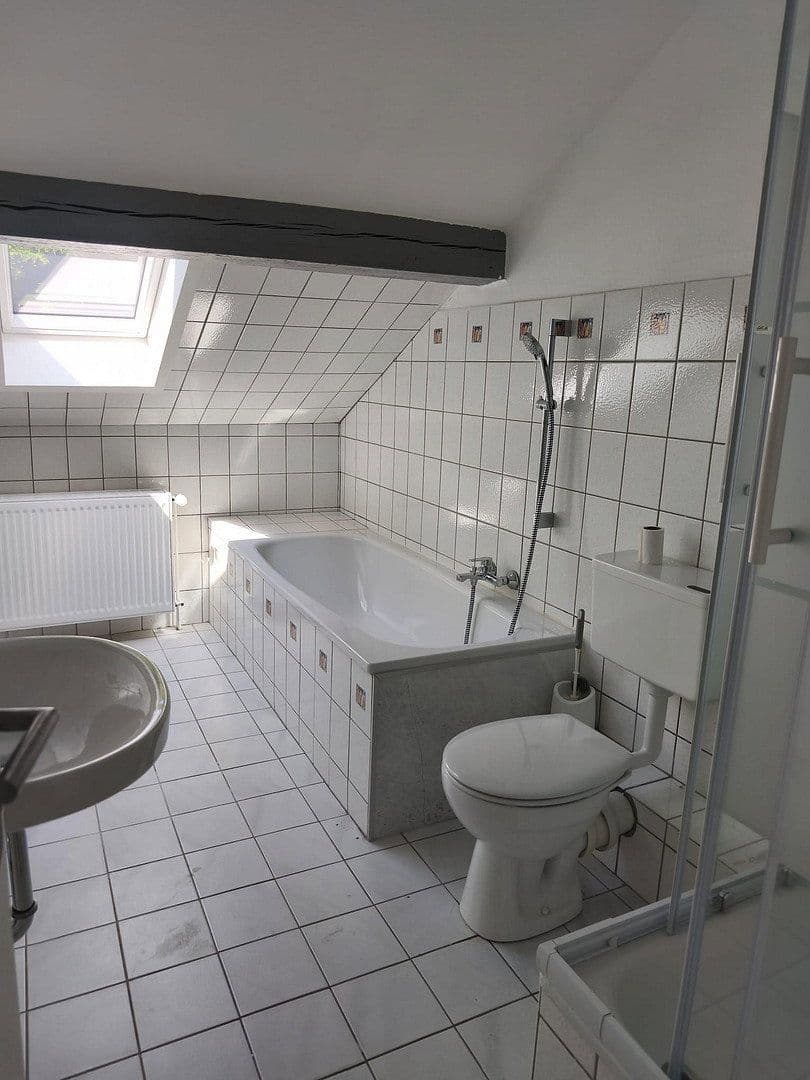 Prenájom bytu 4-izbový 98 m², Henschelstrasse 3, Wilhelmshaven, Dolné Sasko Prenájom bytu 4-izbový 98 m², Henschelstrasse 3, Wilhelmshaven, Dolné Sasko